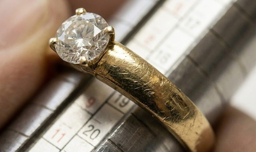 純度の高いプラチナやゴールドの結婚指輪の質感